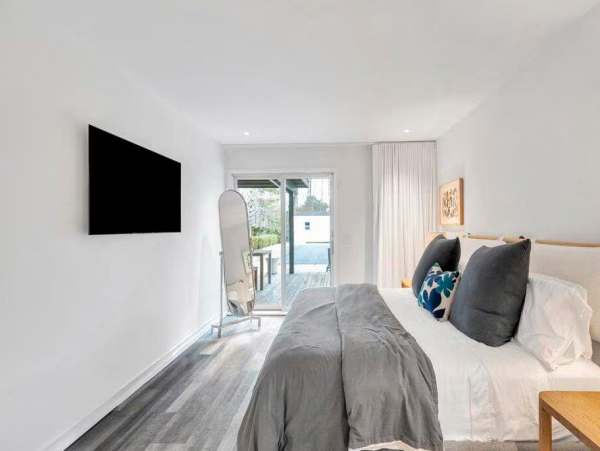 Luxurious 3-Bedroom Retreat in Hampton Bays - Your Coastal Escape Awaits